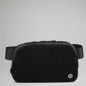 lululemon everyday belt bag in fleece